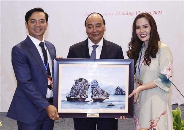 President meets Vietnamese community in Indonesia